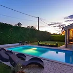 Villa Mia & Iva For 6 2 People Near With Private Pool & Kids Playground - Pet Friendly