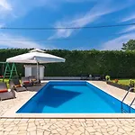 Mia & Iva For 6 2 People Near With Private Pool & Kids Playground - Pet Friendly * Poreč