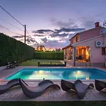 Mia & Iva For 6 2 People Near With Private Pool & Kids Playground - Pet Friendly Villa