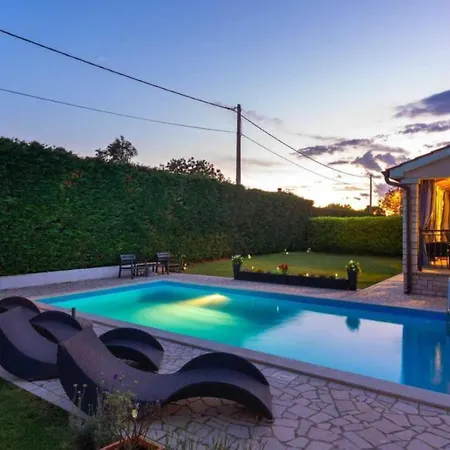 Villa Mia & Iva For 6 2 People Near With Private Pool & Kids Playground - Pet Friendly