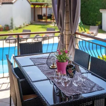 Villa Mia & Iva For 6 2 People Near With Private Pool & Kids Playground - Pet Friendly *