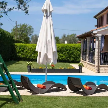 Mia & Iva For 6 2 People Near With Private Pool & Kids Playground - Pet Friendly Porec