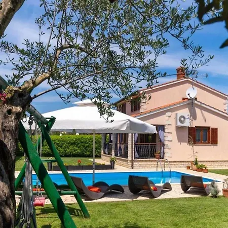 Mia & Iva For 6 2 People Near With Private Pool & Kids Playground - Pet Friendly Villa *