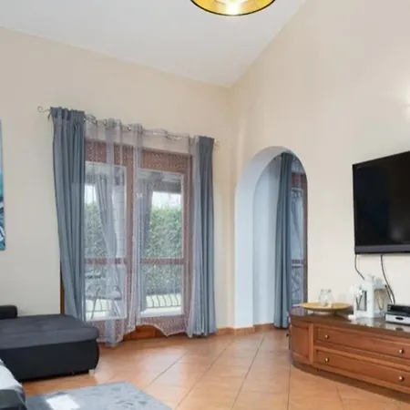 Mia & Iva For 6 2 People Near With Private Pool & Kids Playground - Pet Friendly Porec