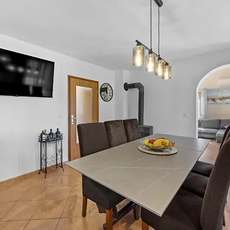 Mia & Iva For 6 2 People Near With Private Pool & Kids Playground - Pet Friendly Villa Poreč