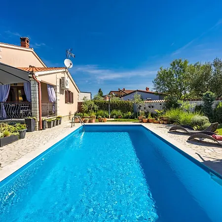Villa Mia & Iva For 6 2 People Near With Private Pool & Kids Playground - Pet Friendly Poreč