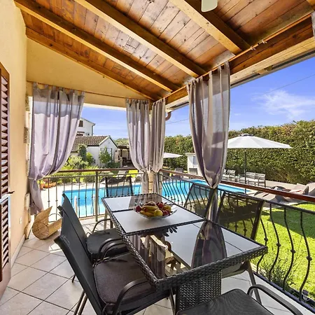 Villa Mia & Iva For 6 2 People Near With Private Pool & Kids Playground - Pet Friendly Poreč