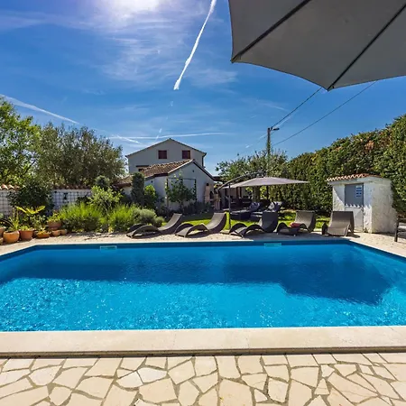Mia & Iva For 6 2 People Near With Private Pool & Kids Playground - Pet Friendly Poreč