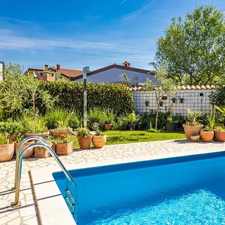Mia & Iva For 6 2 People Near With Private Pool & Kids Playground - Pet Friendly Poreč